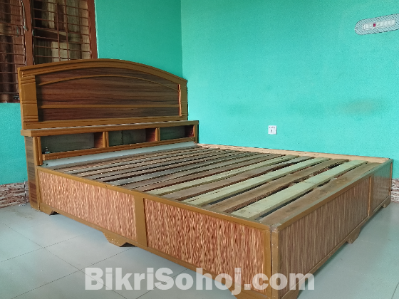 একটি খাট বিক্রয় হবে